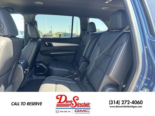 Buick Enclave Vehicle Full-screen Gallery Image 22