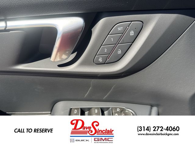 Buick Enclave Vehicle Full-screen Gallery Image 13