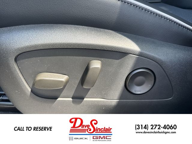 Buick Enclave Vehicle Full-screen Gallery Image 12