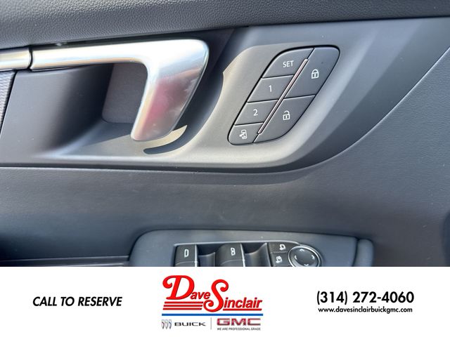 Buick Enclave Vehicle Full-screen Gallery Image 13