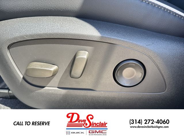 Buick Enclave Vehicle Full-screen Gallery Image 12