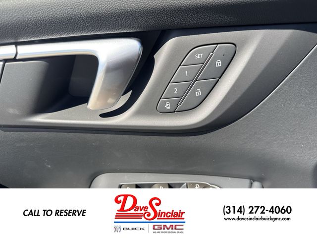 Buick Enclave Vehicle Full-screen Gallery Image 13