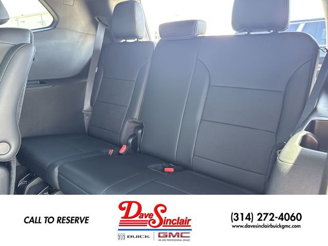 Buick Enclave Vehicle Full-screen Gallery Image 23