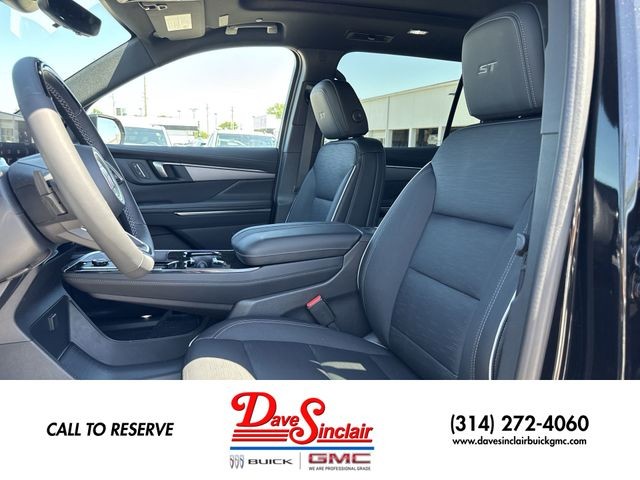Buick Enclave Vehicle Full-screen Gallery Image 11