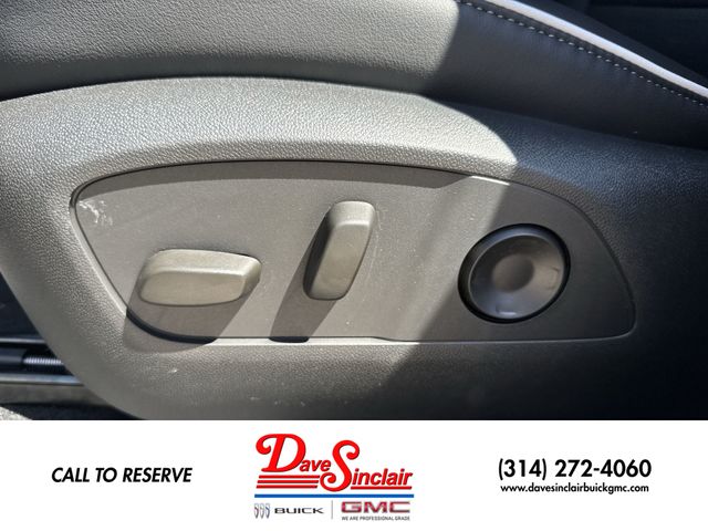 Buick Enclave Vehicle Full-screen Gallery Image 12