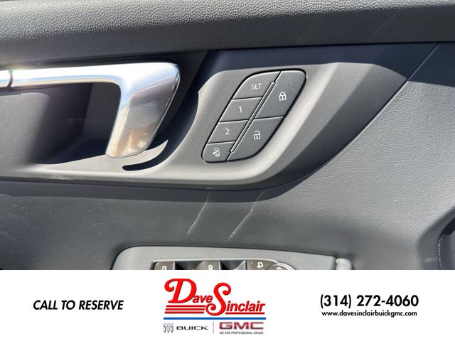 Buick Enclave Vehicle Full-screen Gallery Image 13