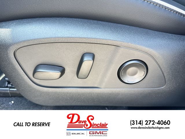 Buick Enclave Vehicle Full-screen Gallery Image 12