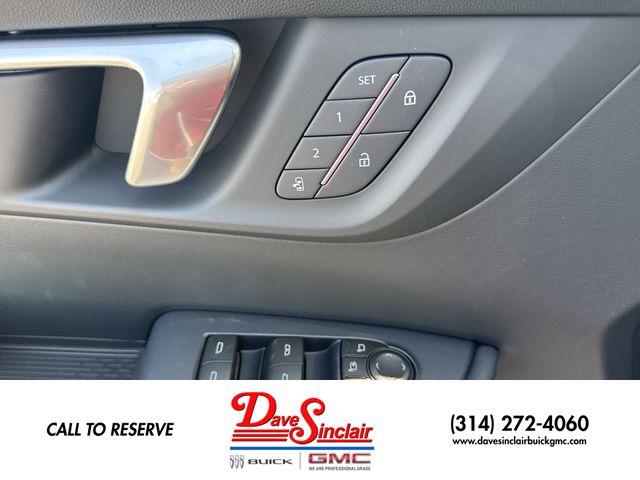 Buick Enclave Vehicle Full-screen Gallery Image 13