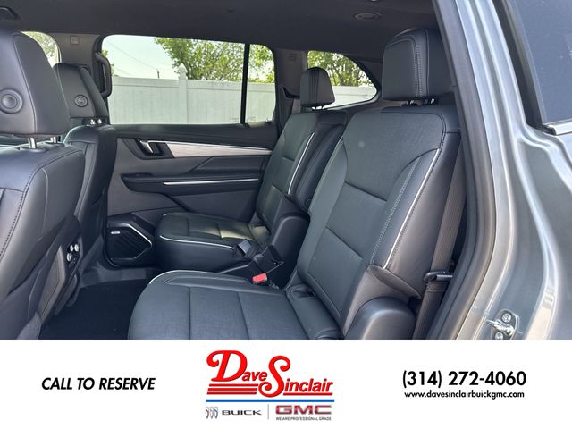 Buick Enclave Vehicle Full-screen Gallery Image 22