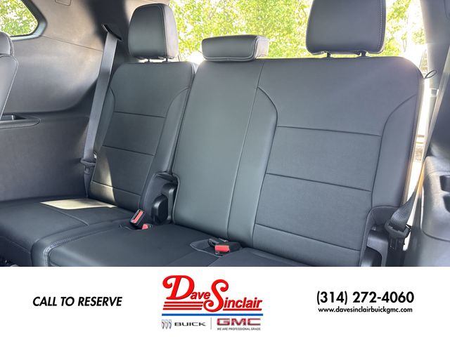Buick Enclave Vehicle Full-screen Gallery Image 23