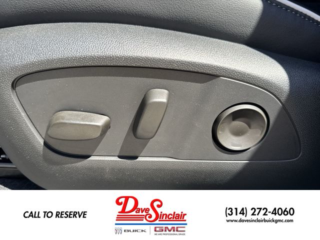 Buick Enclave Vehicle Full-screen Gallery Image 12
