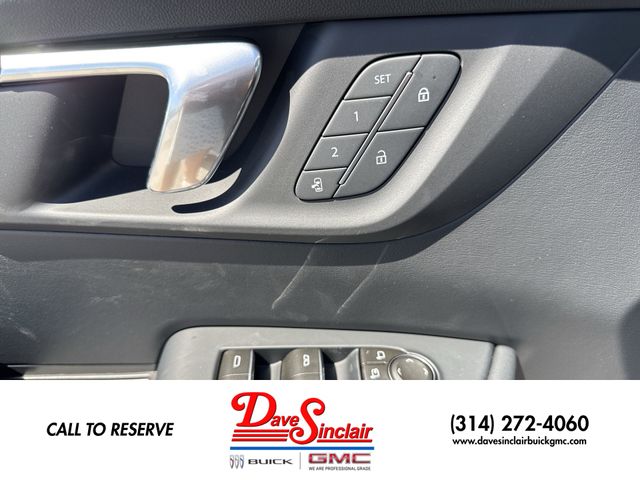 Buick Enclave Vehicle Full-screen Gallery Image 13