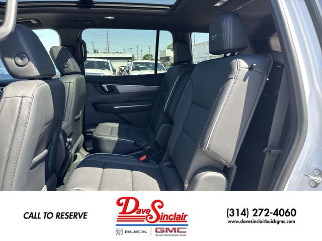 Buick Enclave Vehicle Full-screen Gallery Image 23