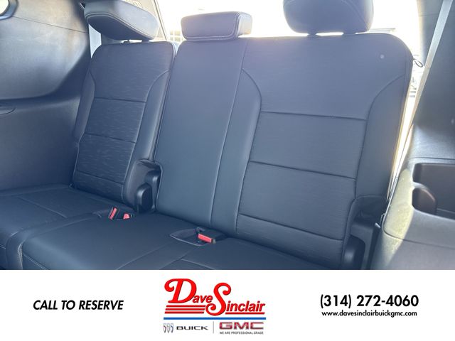 Buick Enclave Vehicle Full-screen Gallery Image 24