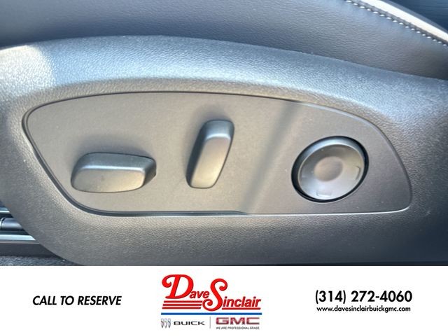 Buick Enclave Vehicle Full-screen Gallery Image 12