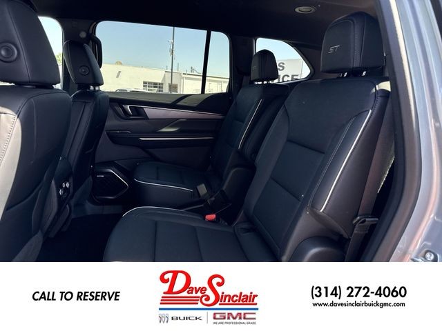 Buick Enclave Vehicle Full-screen Gallery Image 22