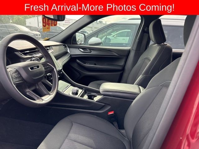 Jeep Grand Cherokee L Vehicle Full-screen Gallery Image 20