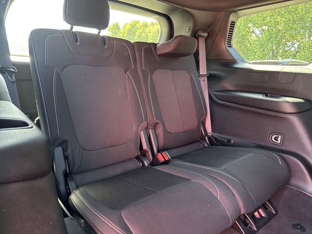 Jeep Grand Cherokee L Vehicle Full-screen Gallery Image 31