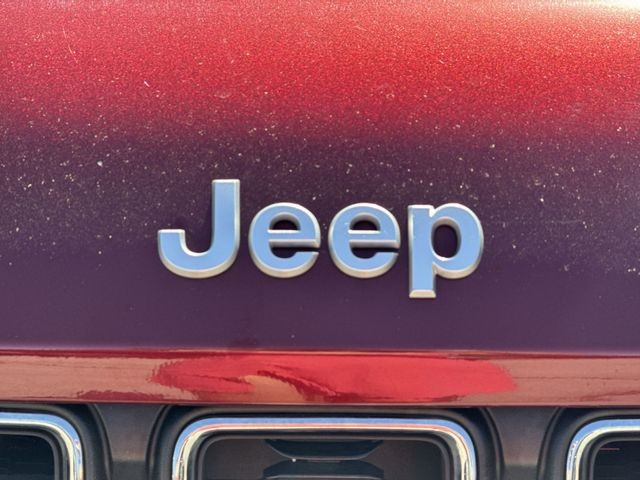 Jeep Grand Cherokee L Vehicle Full-screen Gallery Image 35