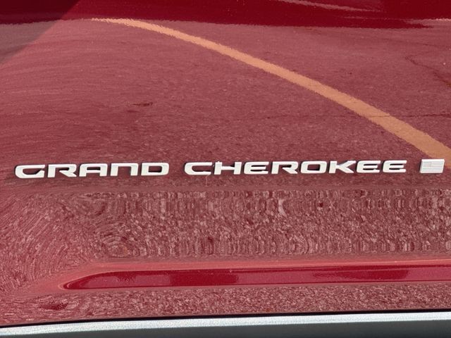 Jeep Grand Cherokee L Vehicle Full-screen Gallery Image 36