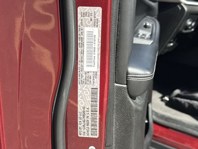Jeep Grand Cherokee L Vehicle Full-screen Gallery Image 38