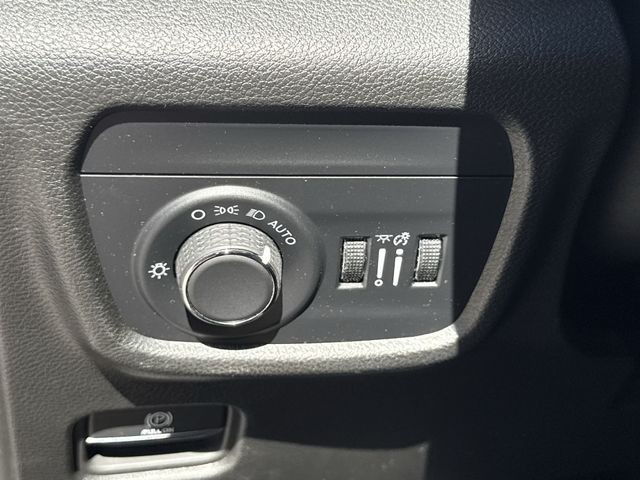 Jeep Grand Cherokee L Vehicle Full-screen Gallery Image 39