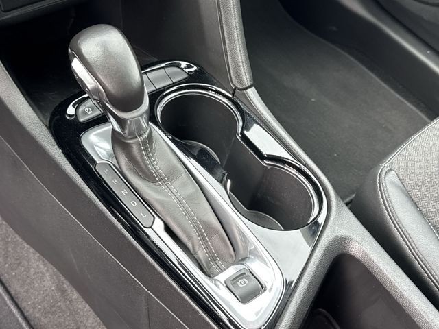 Buick Encore GX Vehicle Full-screen Gallery Image 19