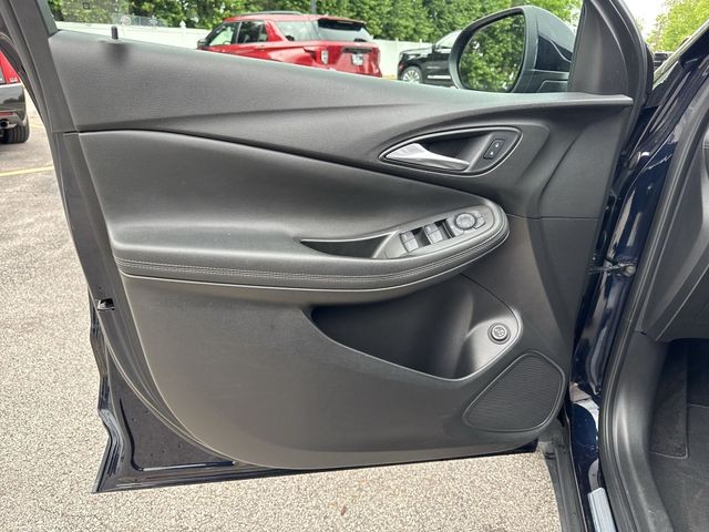 Buick Encore GX Vehicle Full-screen Gallery Image 24