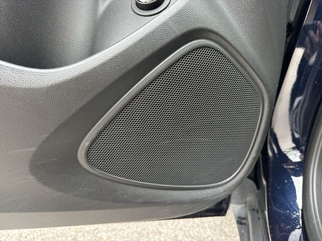 Buick Encore GX Vehicle Full-screen Gallery Image 26