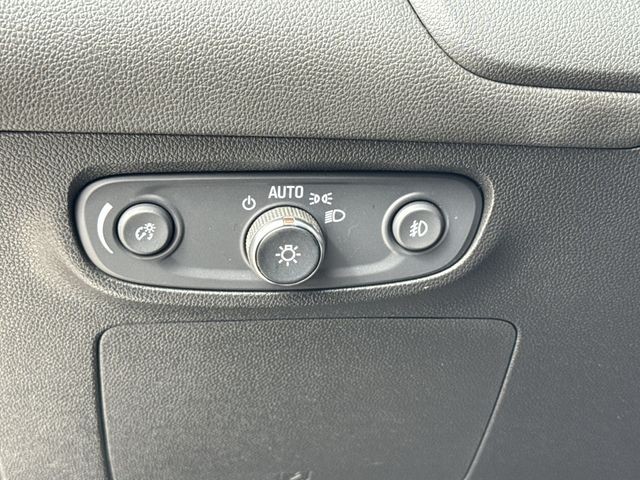 Buick Encore GX Vehicle Full-screen Gallery Image 37