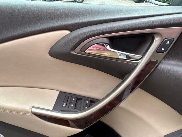 Buick Verano Vehicle Full-screen Gallery Image 15