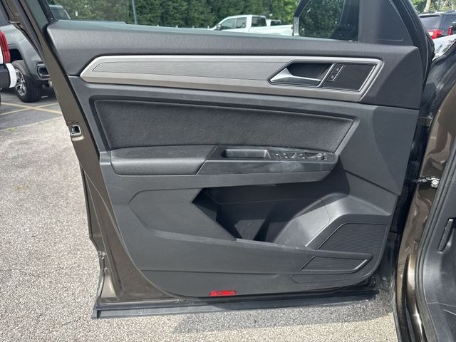 Volkswagen Atlas Vehicle Full-screen Gallery Image 25
