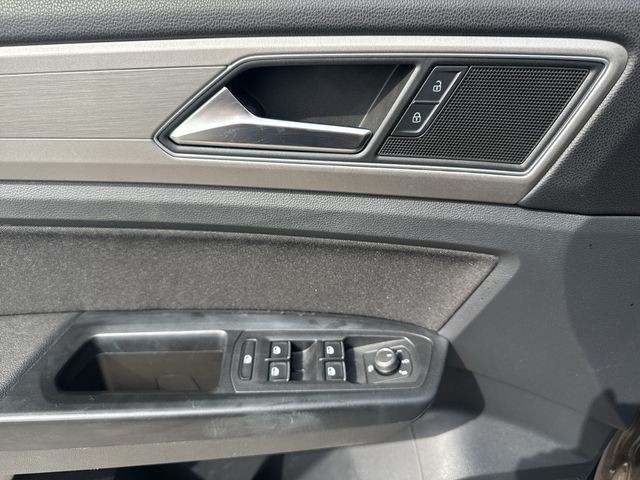 Volkswagen Atlas Vehicle Full-screen Gallery Image 26