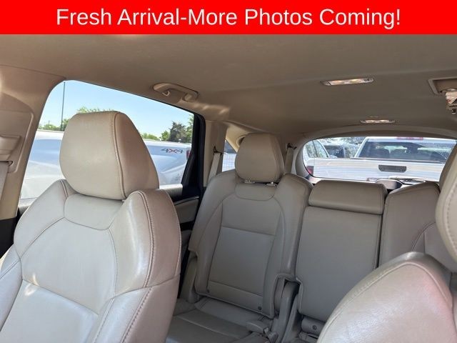Acura MDX Vehicle Full-screen Gallery Image 09