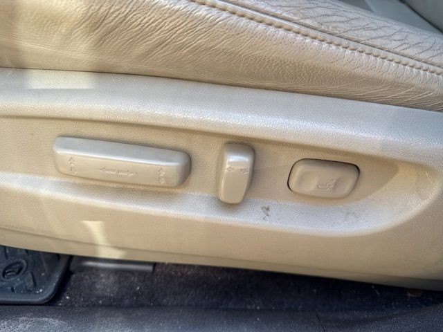 Acura MDX Vehicle Full-screen Gallery Image 11