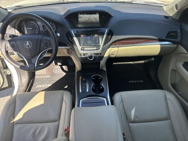 Acura MDX Vehicle Full-screen Gallery Image 21