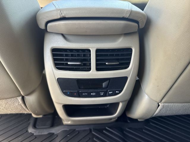 Acura MDX Vehicle Full-screen Gallery Image 22