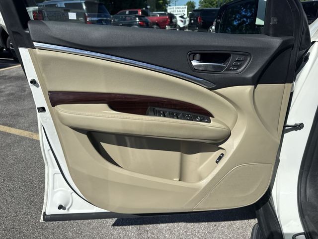 Acura MDX Vehicle Full-screen Gallery Image 23