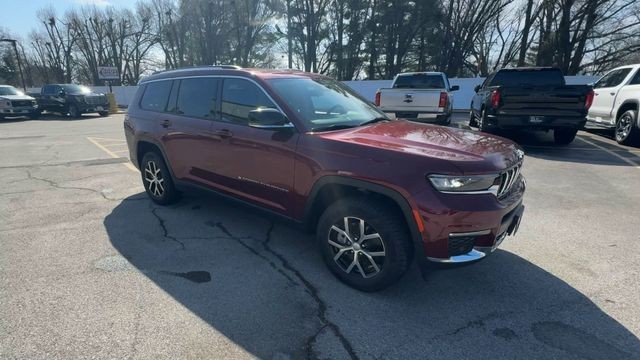 Jeep Grand Cherokee L Vehicle Full-screen Gallery Image 02