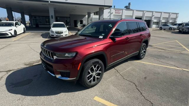 Jeep Grand Cherokee L Vehicle Full-screen Gallery Image 05