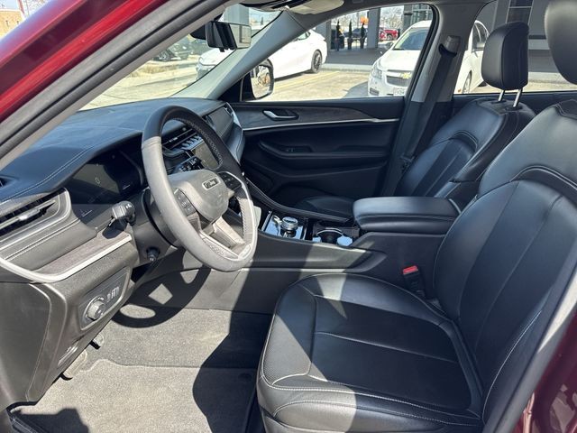 Jeep Grand Cherokee L Vehicle Full-screen Gallery Image 13