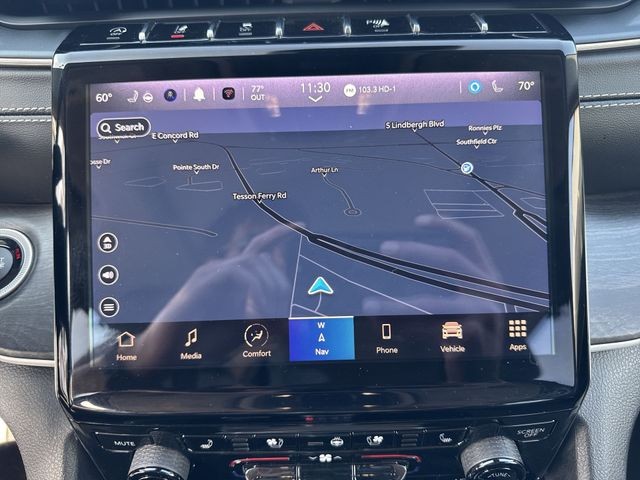 Jeep Grand Cherokee L Vehicle Full-screen Gallery Image 18