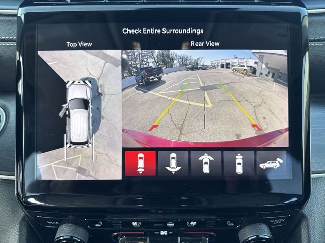 Jeep Grand Cherokee L Vehicle Full-screen Gallery Image 19