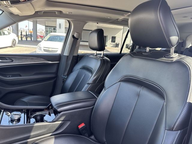 Jeep Grand Cherokee L Vehicle Full-screen Gallery Image 24