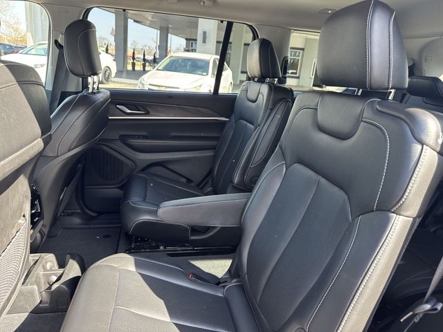 Jeep Grand Cherokee L Vehicle Full-screen Gallery Image 29