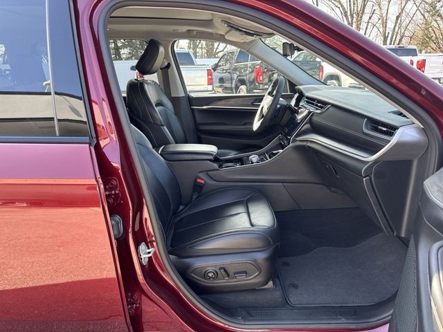 Jeep Grand Cherokee L Vehicle Full-screen Gallery Image 33