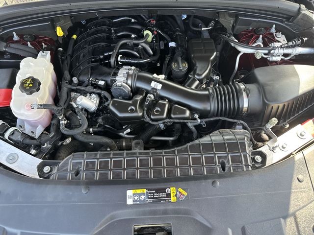 Jeep Grand Cherokee L Vehicle Full-screen Gallery Image 34