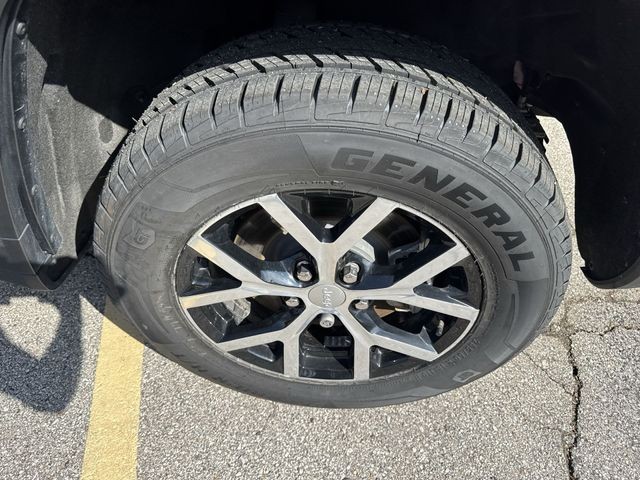 Jeep Grand Cherokee L Vehicle Full-screen Gallery Image 37