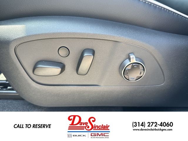 Buick Enclave Vehicle Full-screen Gallery Image 12