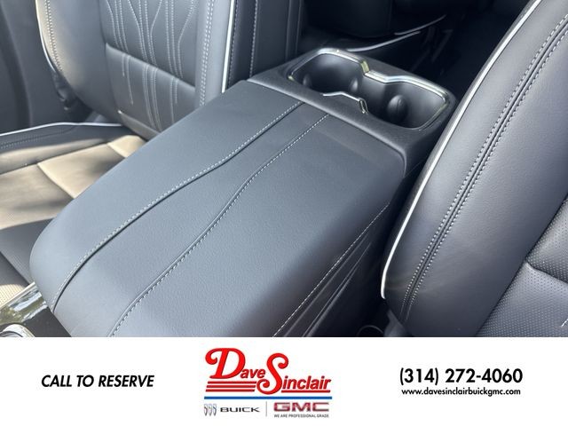 Buick Enclave Vehicle Full-screen Gallery Image 21
